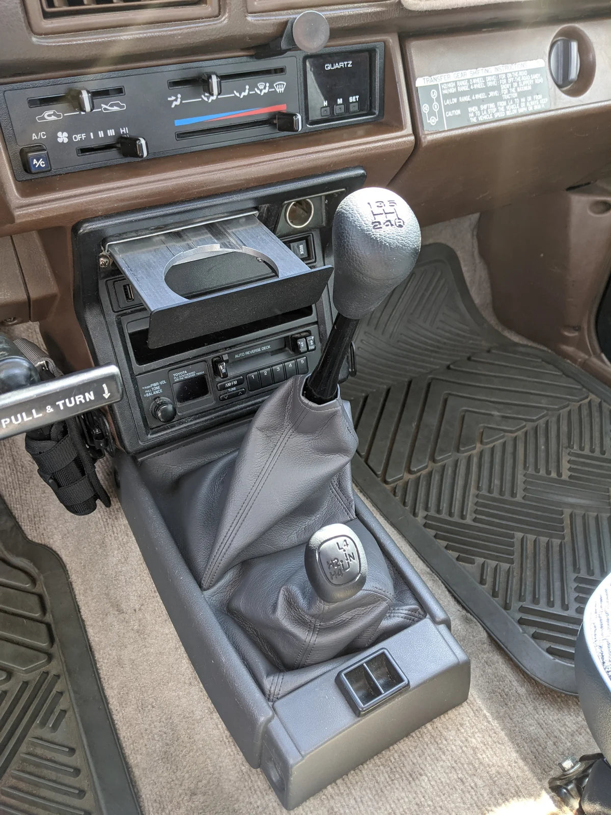 Caribou Single Sliding Cup Holder (84-89 4RUNNER, 84-88 P/U)